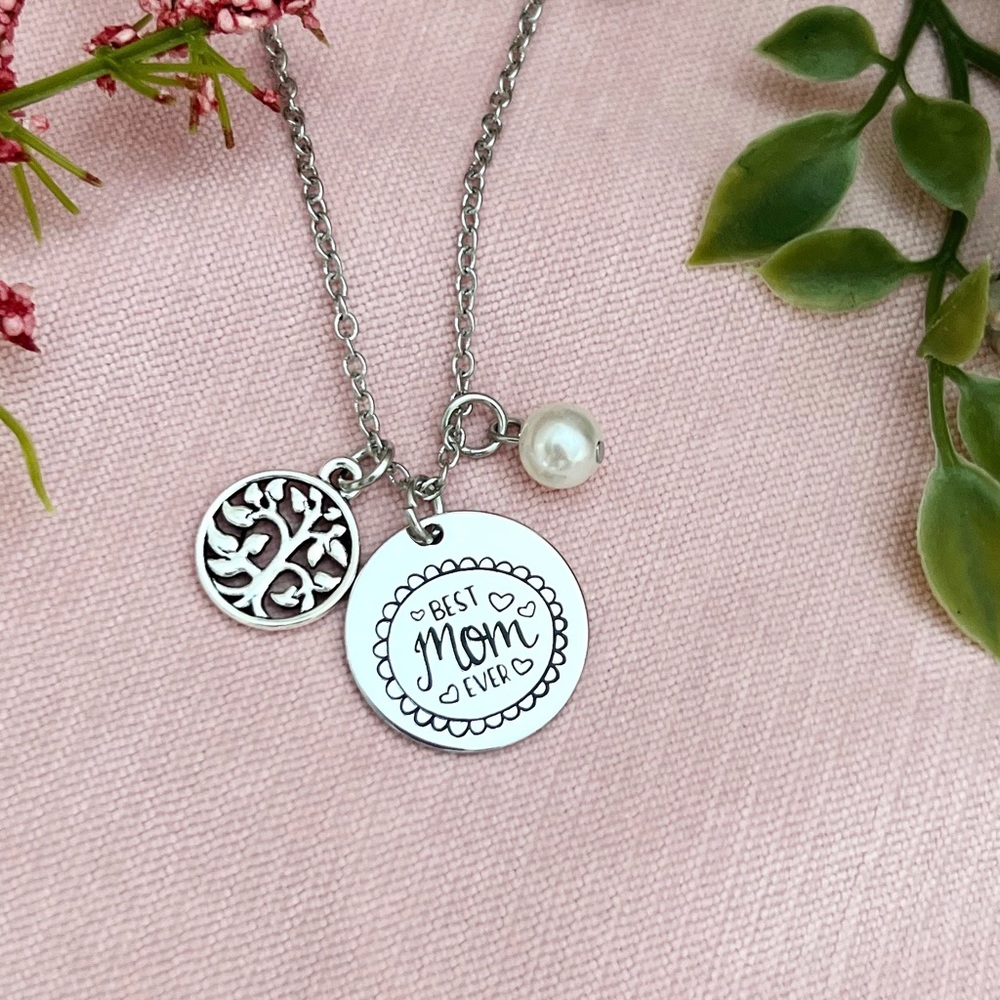 Best mom ever Stamped Pendant Necklace NEW - Picture 2 of 4